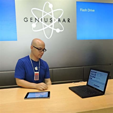 book appointment at the genius bar|scheduling an appointment with apple for my iphone inspection.